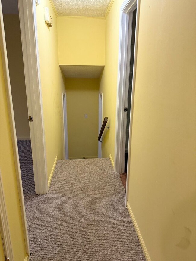 Building Photo - 307 McKellar Dr