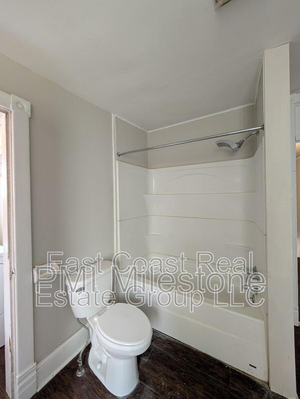 Building Photo - 304 1/2 W Martin St