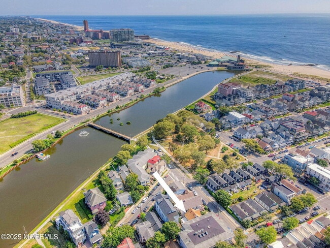 Building Photo - 13 Pilgrim Pathway