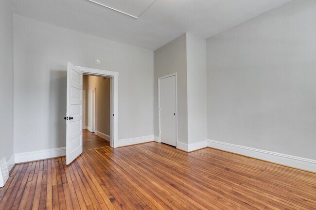 Building Photo - 3418 Carolina Ave