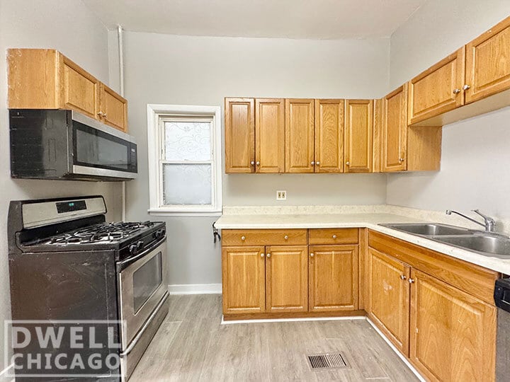 Building Photo - 1824 S Canalport Ave