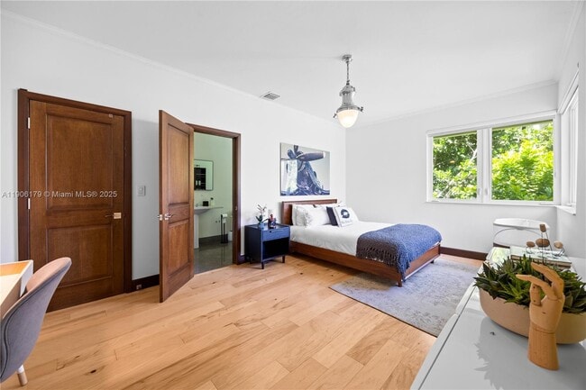 Building Photo - 7141 E Lago Dr