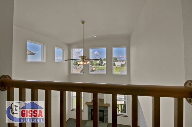 Building Photo - Beautiful home with views of Pikes Peak!