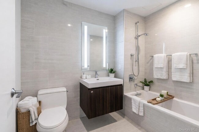 Building Photo - 131-03 40th Rd