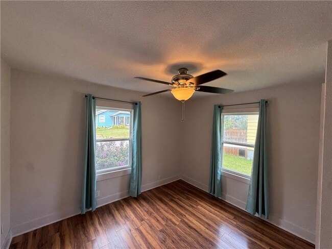 Building Photo - 320 S Washington Ave