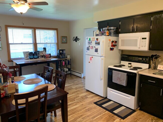 Building Photo - 854 8th Ave S