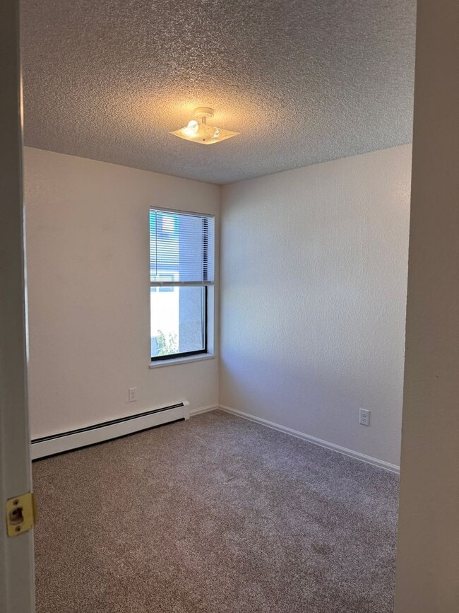 Building Photo - Cute 2 Story, 3Bed, 1.5Bath Townhouse in Grand Junction!!!!