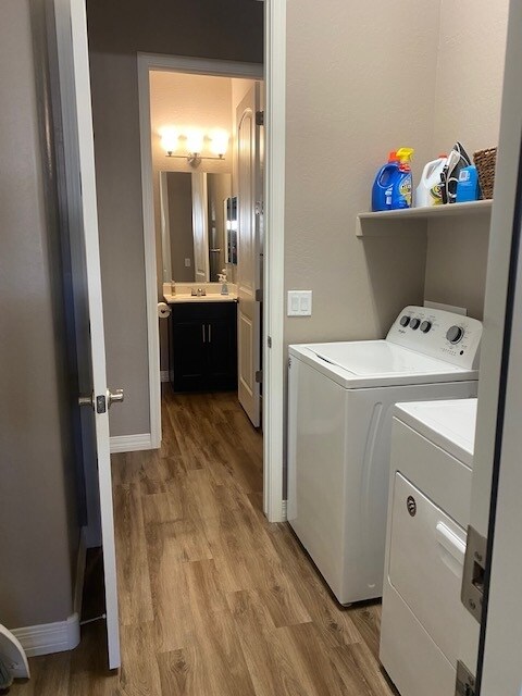 Laundry room view to 2nd bathroom - 5557 N Teaberry Ln
