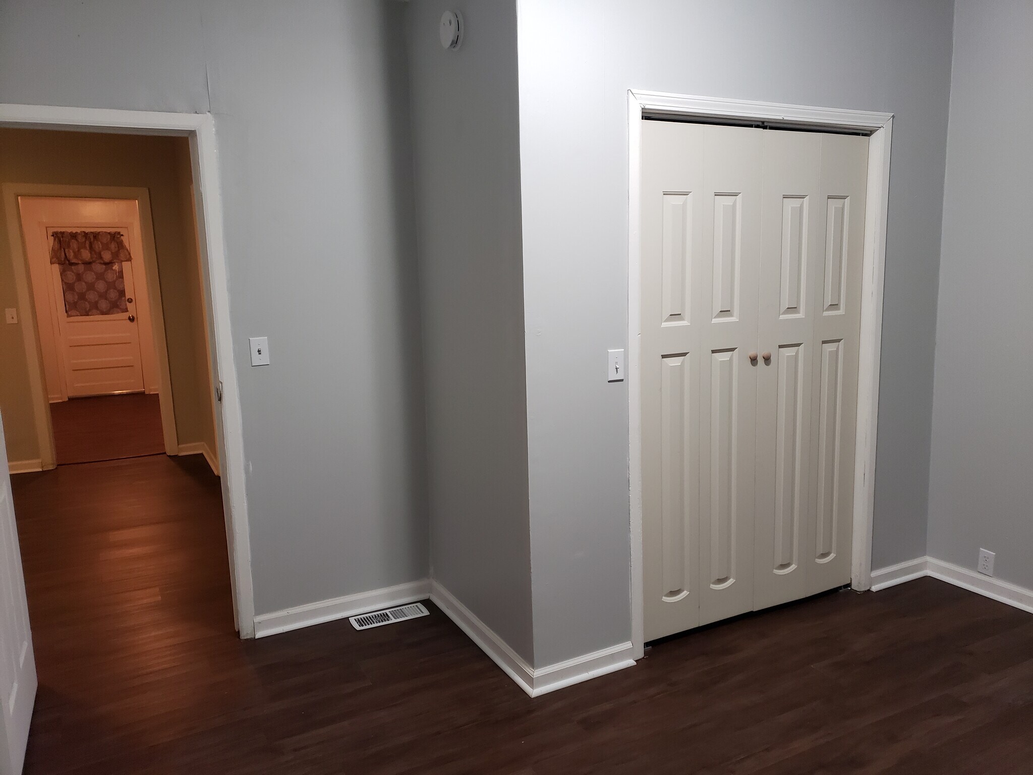 Building Photo - 253 Oak St