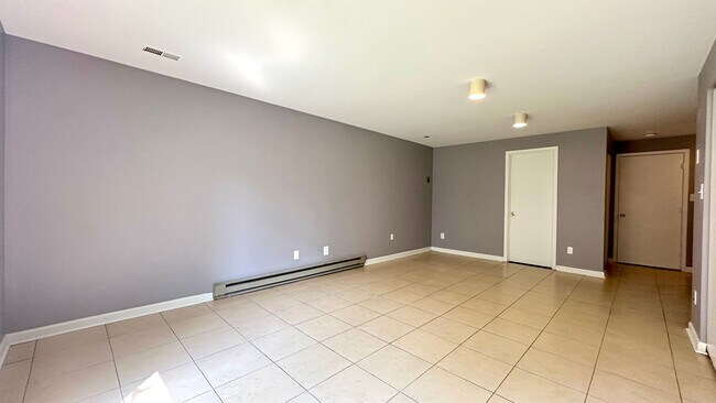 Building Photo - 704 St Peters Ct