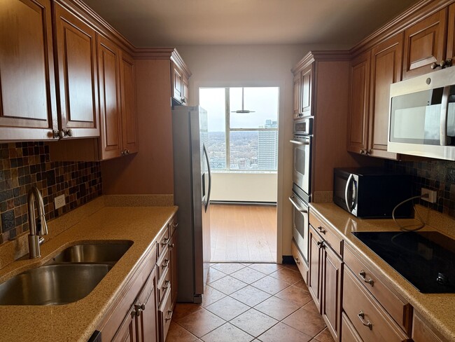 Building Photo - 5757 N Sheridan Rd