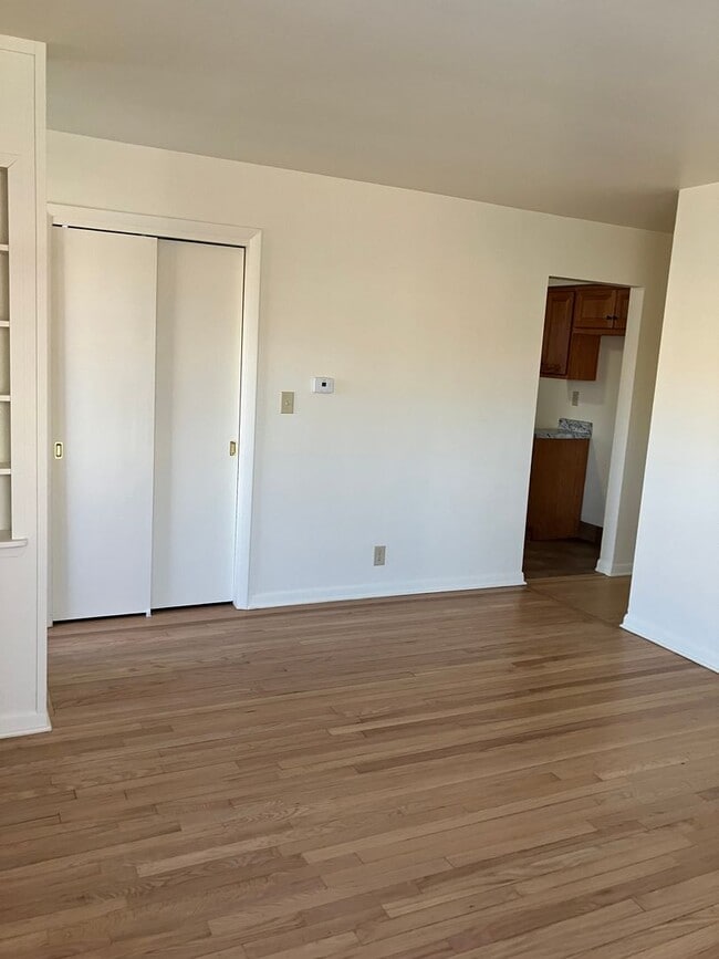 Building Photo - 3 BEDROOM SINGLE FAMILY HOME