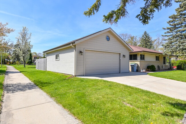 Building Photo - 7023 W Morgan Ave