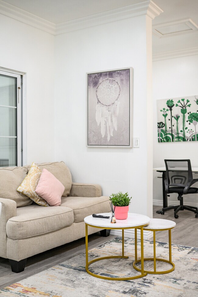 Building Photo - Fully Furnished 2BR Home w/ Private Entry ...
