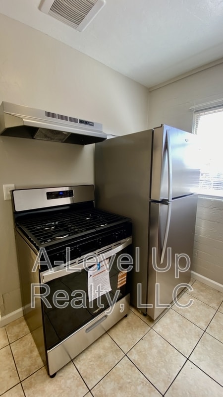 Building Photo - 2509 E Cochise Vista