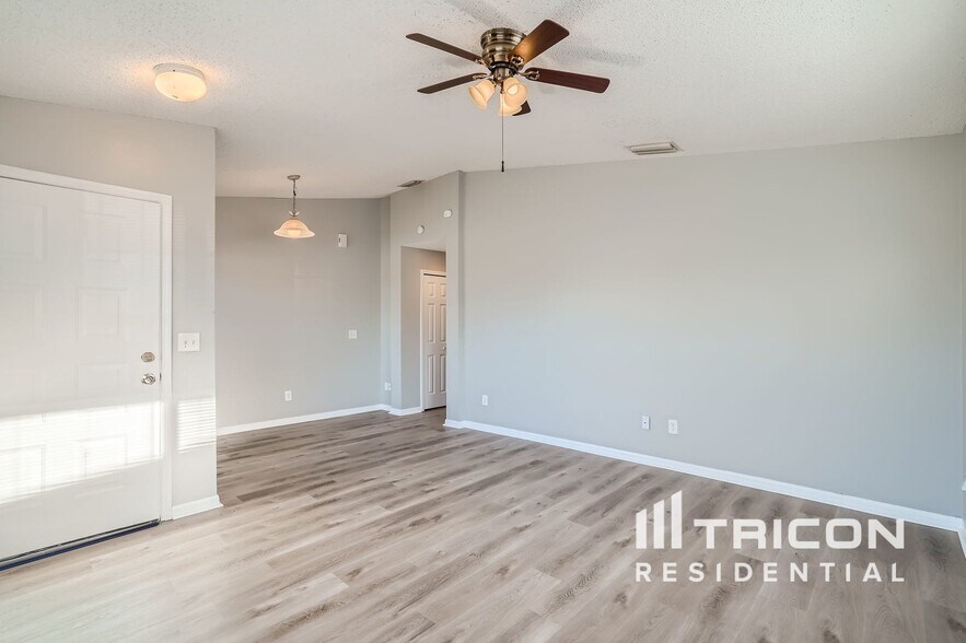 Building Photo - 11809 Brenford Crest Dr
