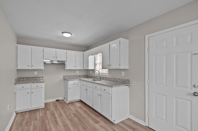 Building Photo - Cute Remodeled home in Cul-de-sac