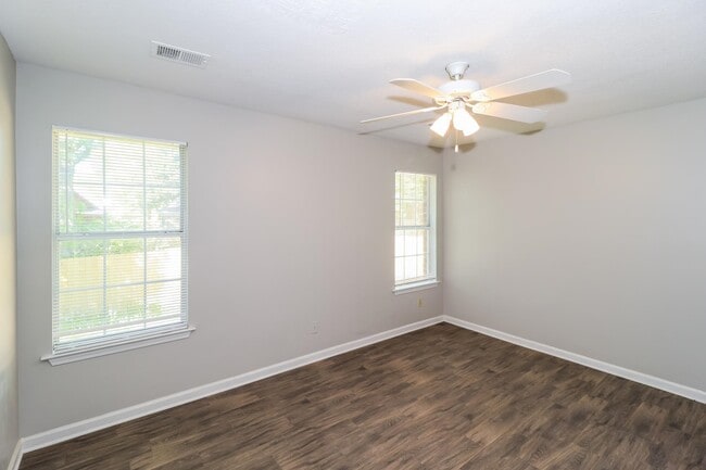 Building Photo - 8112 Country Mill Cove