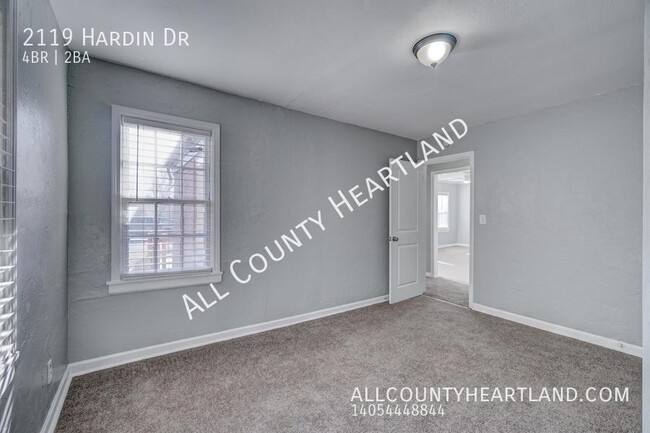 Building Photo - 2119 Hardin Dr