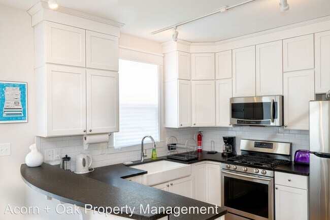 Building Photo - 3 br, 2.5 bath House - 910 Scout Dr