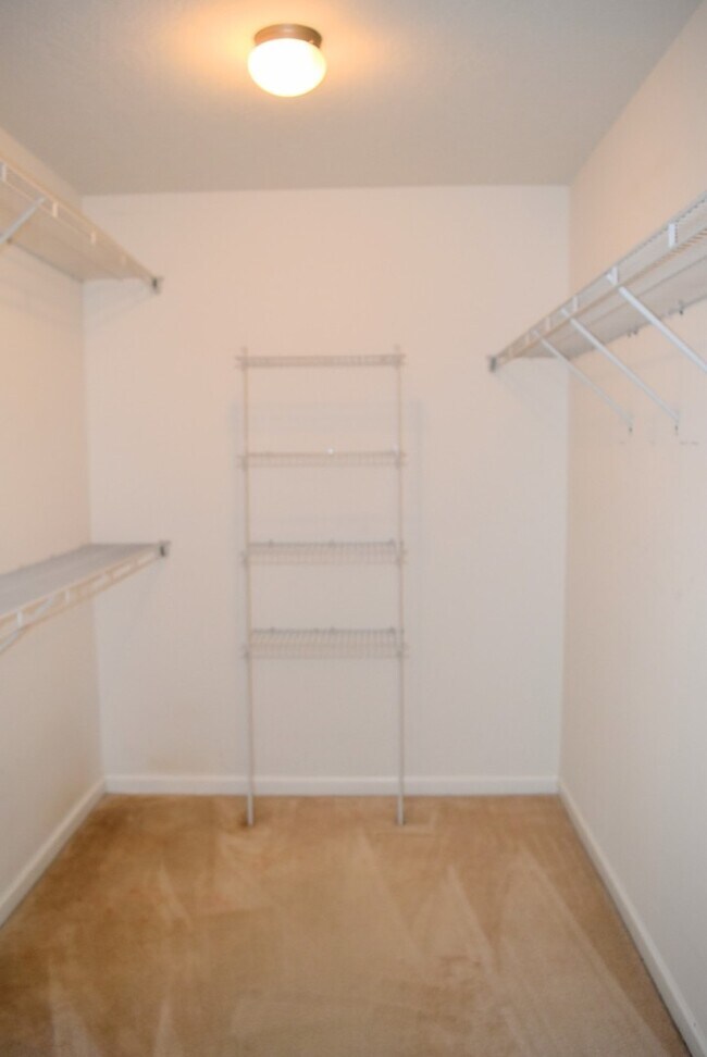 Building Photo - You've Found It! Split floor plan, fenced yard, extra storage