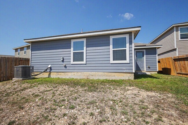 Building Photo - 2 Week Free Move-In Special! 3 Bed / 2 Bath in Luckey Ranch – Hardwood Floors + Fridge, W/D Included