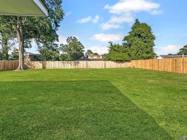 Building Photo - 4941 Pine Hill Dr