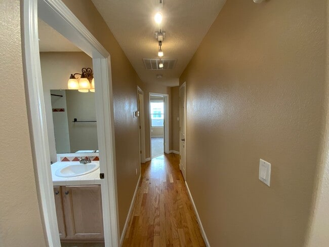 Building Photo - 3 Bedroom Single Story Home Available Near...