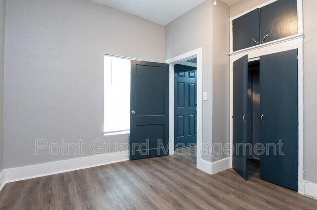 Building Photo - 623-627 S. Hydraulic - 2