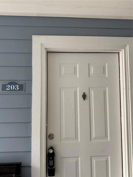 Building Photo - 2533 Grassy Point Dr