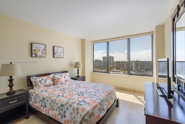 Building Photo - 3505 S Ocean Dr