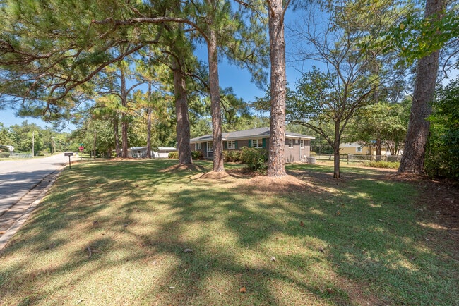 Building Photo - 201 Roberts St