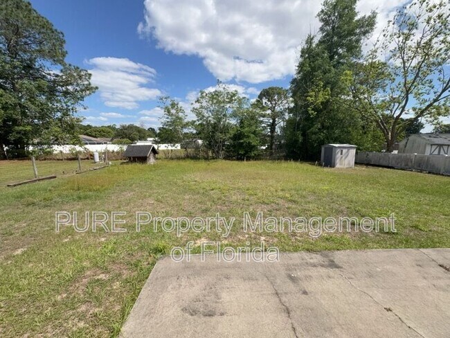 Building Photo - 9 Banyan Course Run