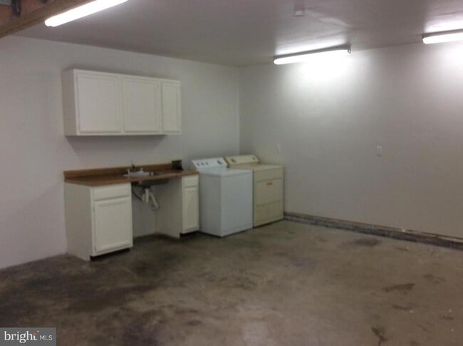 Building Photo - 14639 Tower Rd