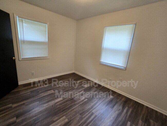 Building Photo - 811 W Sheridan St