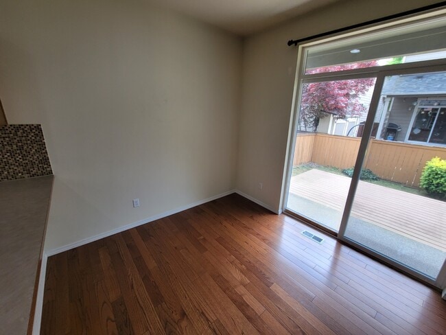 Building Photo - Spacious & Stylish 3-Bedroom Home in a Desirable Neighborhood!
