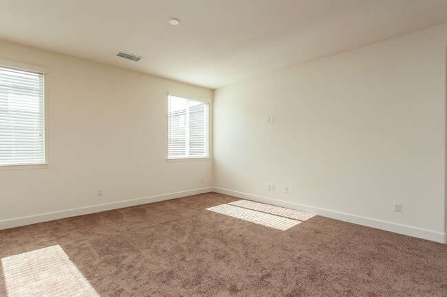 Building Photo - 2032 Frst Grv Ln