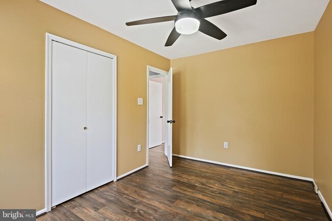Building Photo - 18 Chantilly Ct
