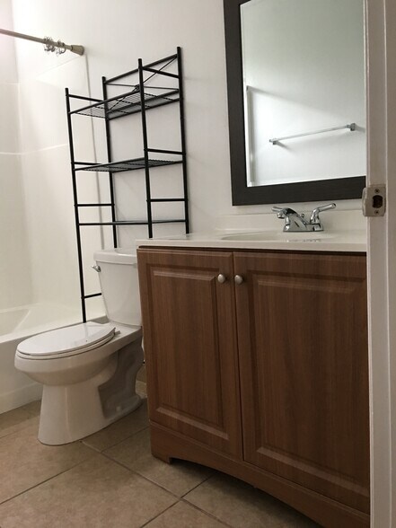 Bathroom - 14640 Burbank Blvd