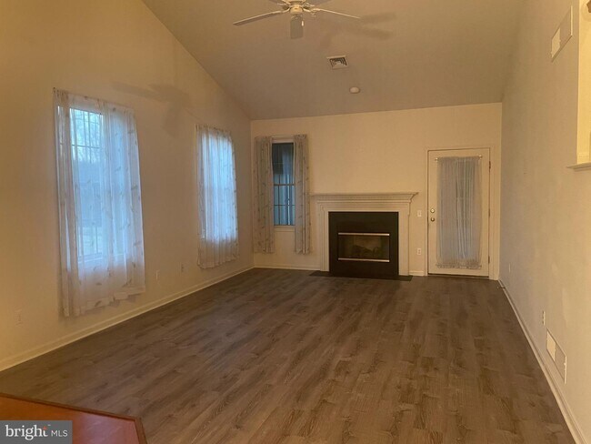 Building Photo - 2066 Deer Run Dr