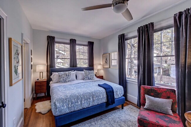 Building Photo - 518 Lamar Ave