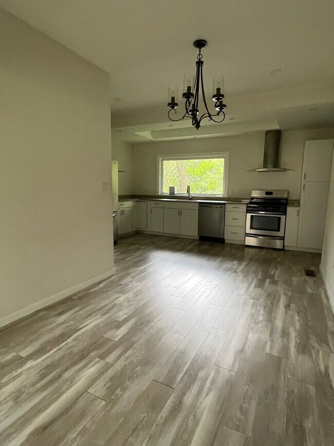 Building Photo - Updated Home in a Rural Setting - Pittsburgh