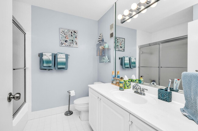 Building Photo - 18615 Breezy Palm Way
