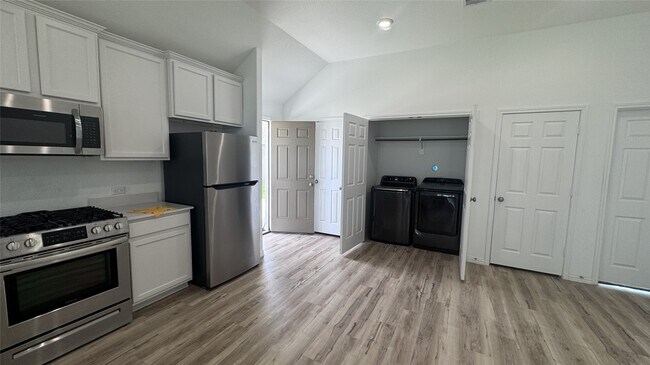 Building Photo - 15746 Harding Bend Dr