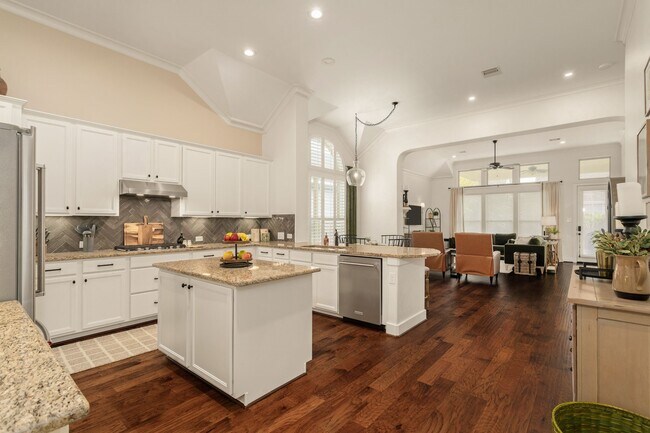 Building Photo - 16650 Seminole Ridge Dr