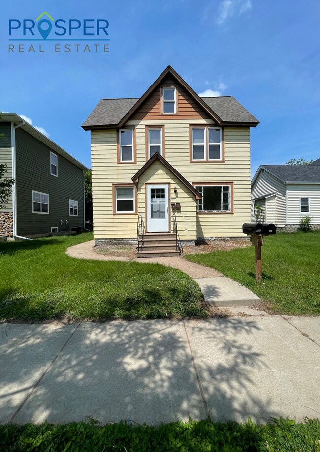 Building Photo - 606 Menomonie St