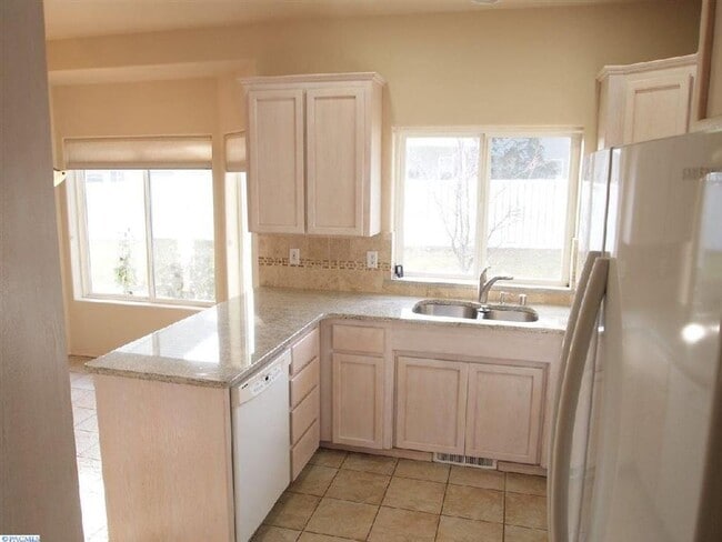 Building Photo - Canyon Lakes Home for Rent