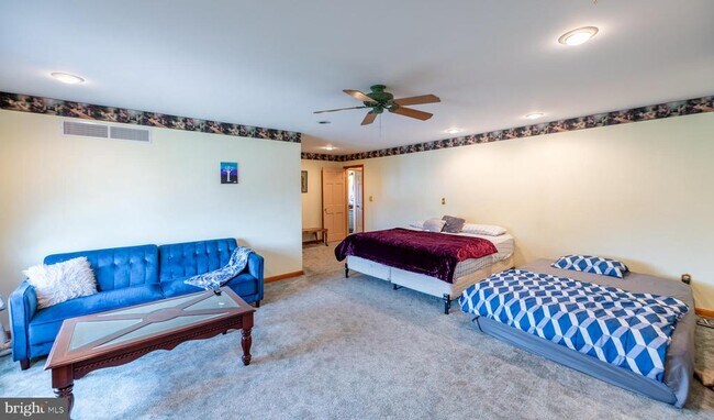 Building Photo - 211 Caravan Dr