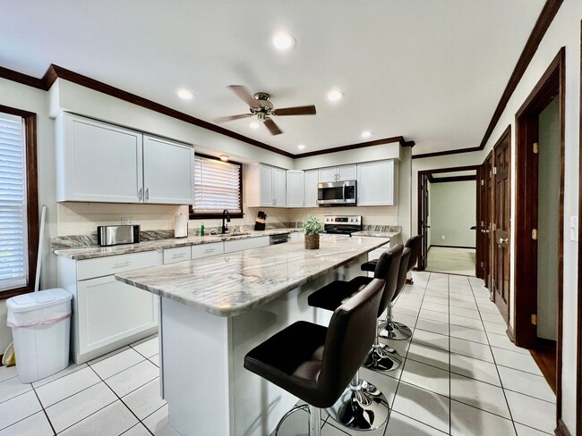Building Photo - 7033 Willowood Dr