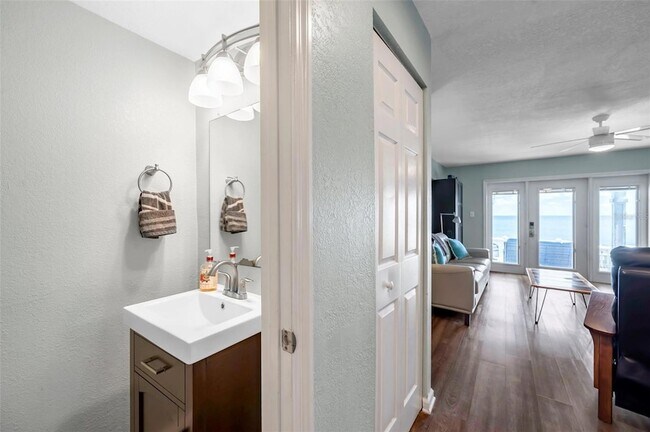 Building Photo - 4768 Coquina Key Dr SE
